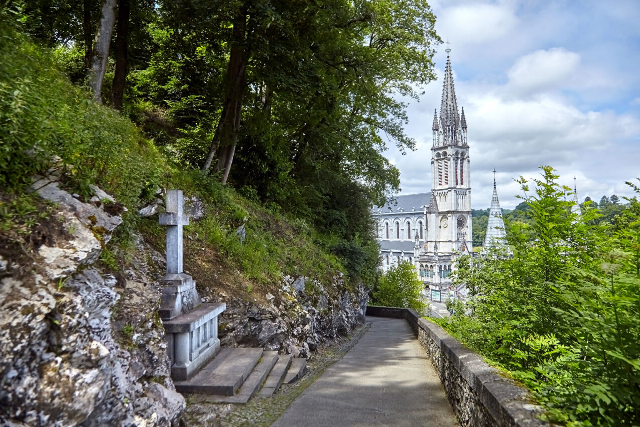 La Basilique de l'Immaculée Conception et le chemin de croix