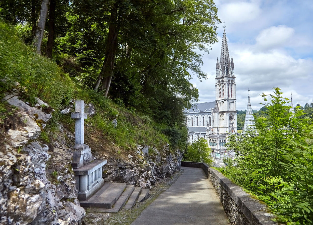 La Basilique de l'Immacule Conception et le chemin de croix